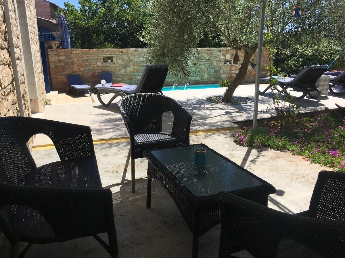 Holiday Home Ava1 With Pool & Holiday Home Ava2 With Whirlpool Baderna