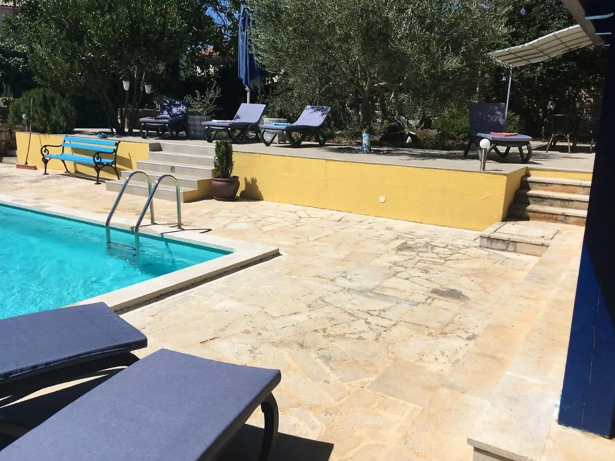 Holiday Home Ava1 With Pool & Holiday Home Ava2 With Whirlpool Baderna