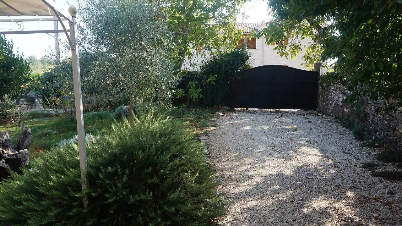 Holiday Home Ava1 With Pool & Holiday Home Ava2 With Whirlpool Baderna