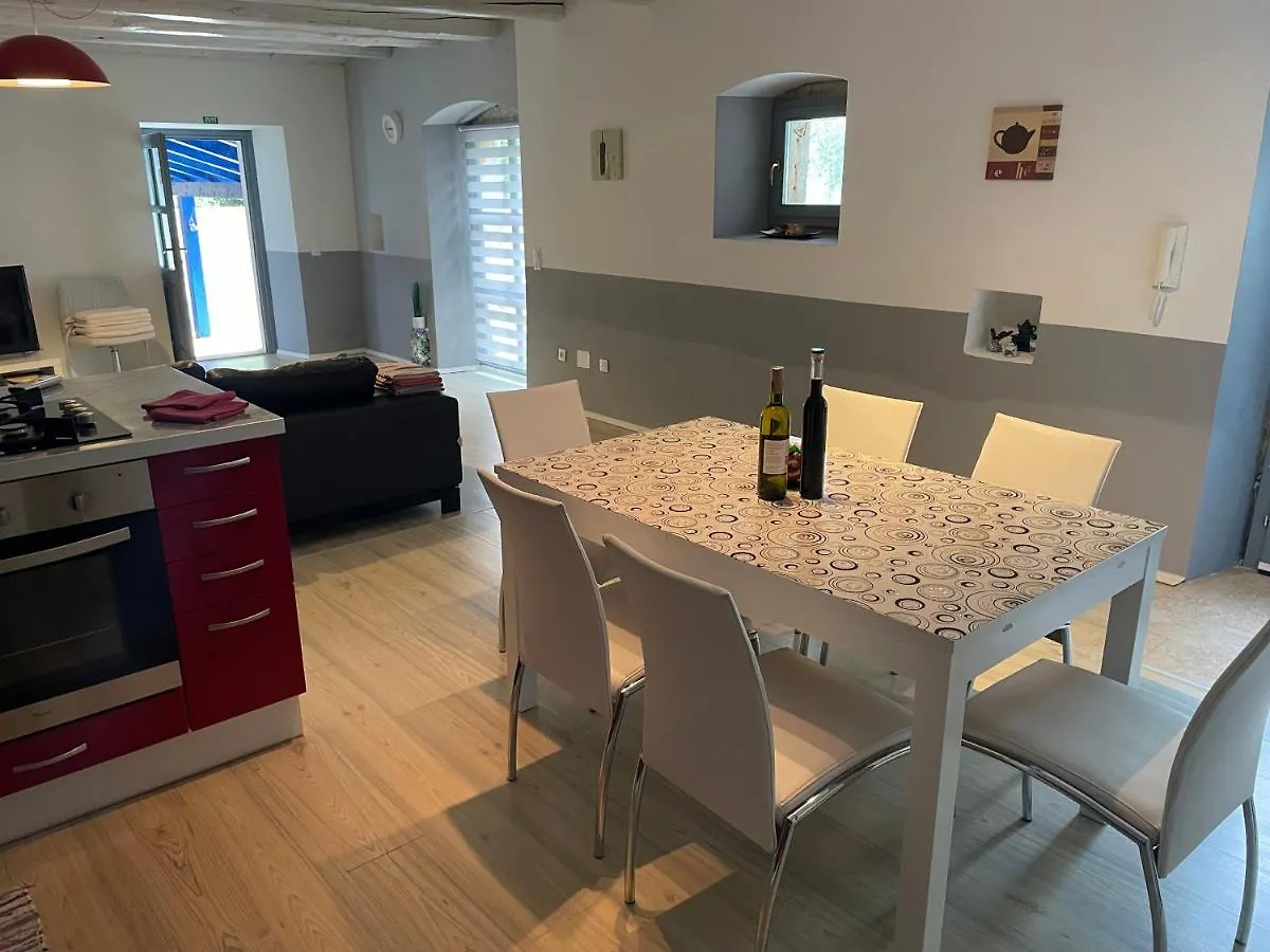 Holiday Home Ava1 With Pool & Holiday Home Ava2 With Whirlpool Baderna