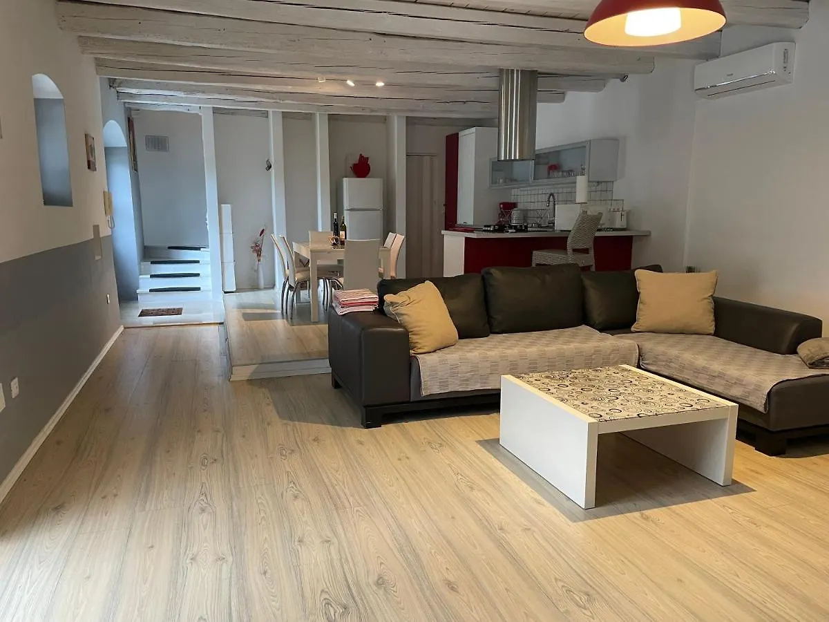 Holiday Home Ava1 With Pool & Holiday Home Ava2 With Whirlpool Baderna