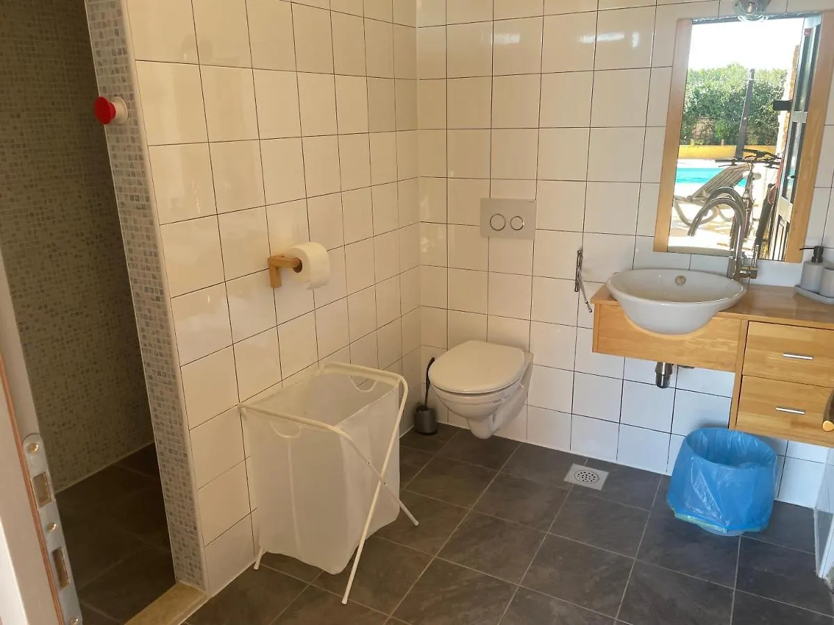 Holiday Home Ava1 With Pool & Holiday Home Ava2 With Whirlpool Baderna