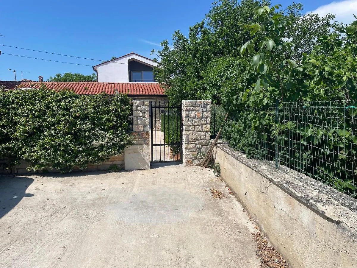 Holiday Home Ava1 With Pool & Holiday Home Ava2 With Whirlpool Baderna 0*,  Croacia