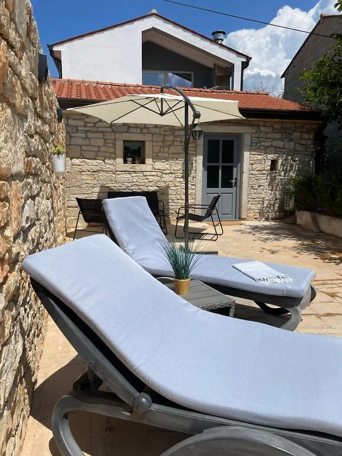 Holiday Home Ava1 With Pool & Holiday Home Ava2 With Whirlpool Baderna