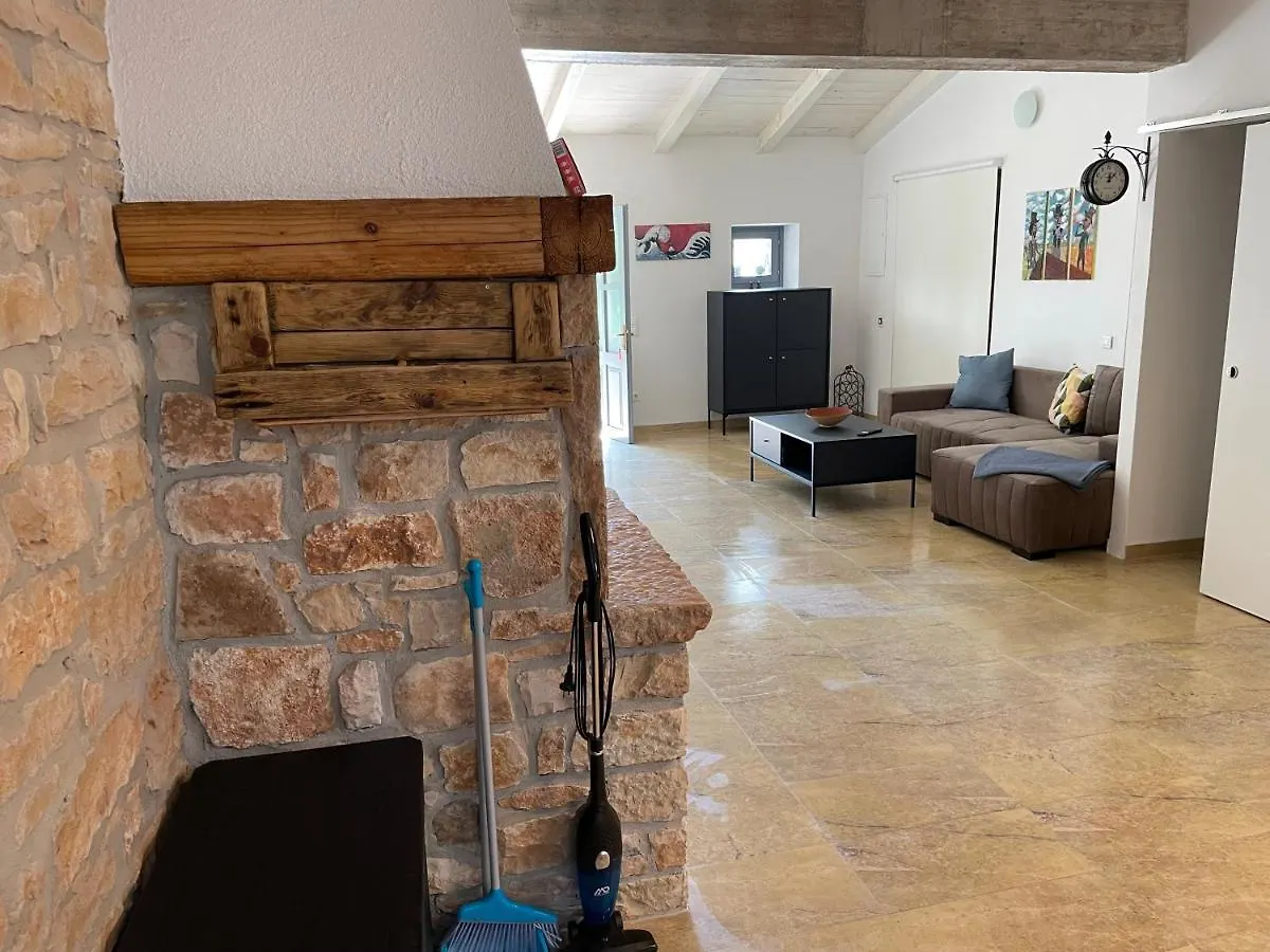 Holiday Home Ava1 With Pool & Holiday Home Ava2 With Whirlpool Baderna
