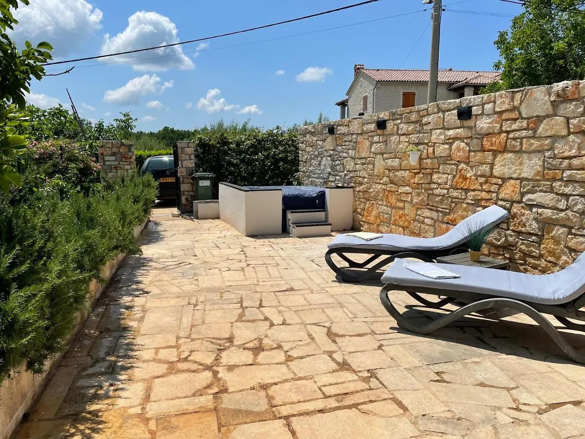Holiday Home Ava1 With Pool & Holiday Home Ava2 With Whirlpool Baderna